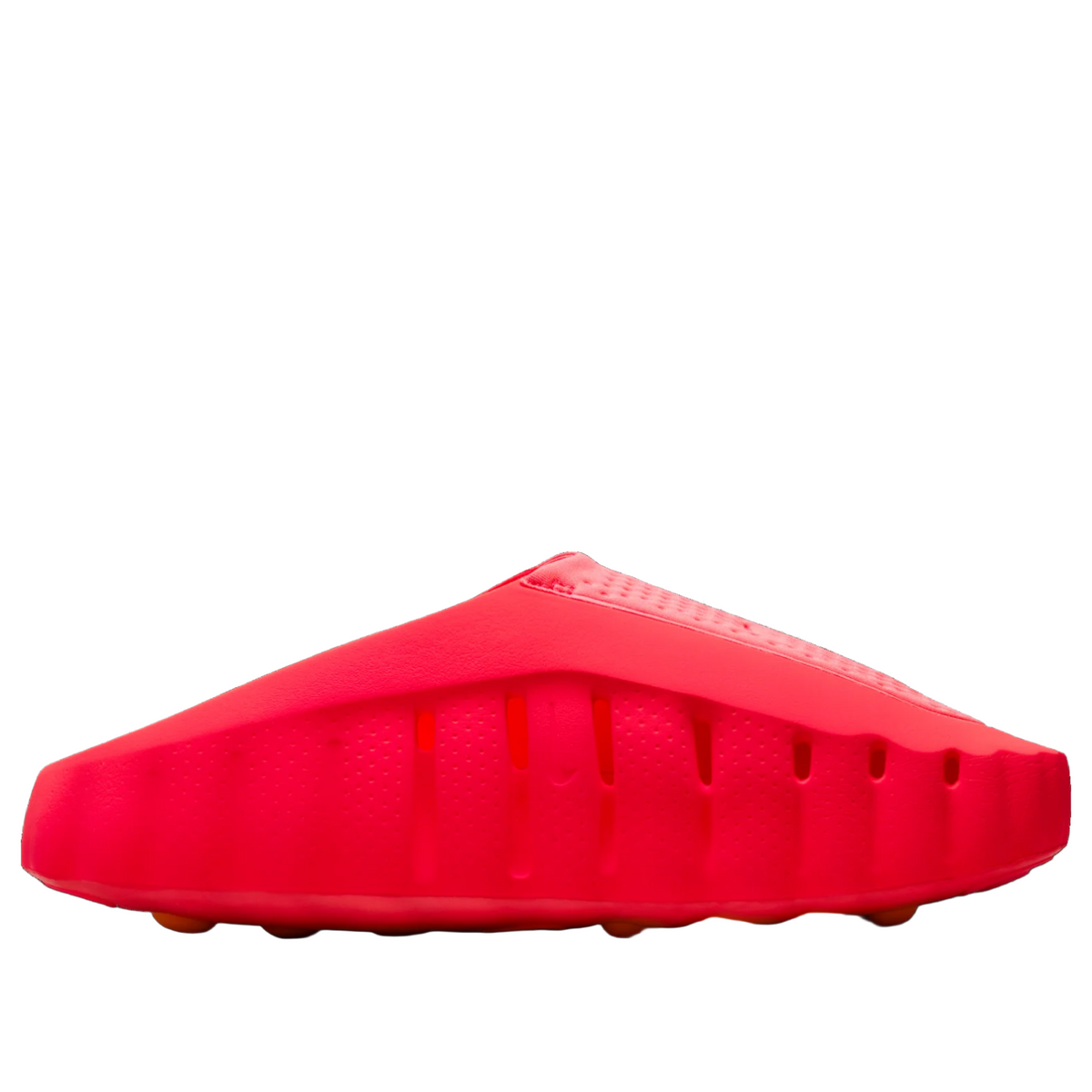 NIKE Mind Slide in bright Solar Red. This textured slip-on features a dotted upper strap and vertical side grooves.